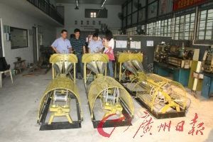 全國首臺專利草繩機(jī)誕生(圖)