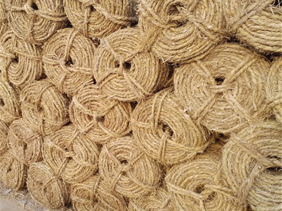 草繩在內(nèi)蒙防風治沙中的環(huán)保與經(jīng)濟性分析 草繩在內(nèi)蒙防風治沙中的環(huán)保與經(jīng)濟性分析