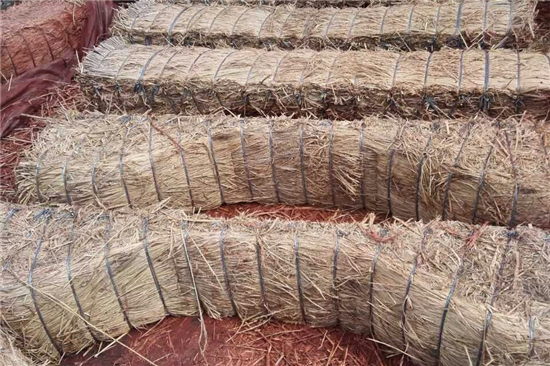 稻夫草支墊 鐵路運(yùn)輸安全的綠色助手(稻草墊圖片)