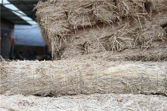 稻夫草支墊在鐵路運(yùn)輸裝載加固中的技術(shù)突破(稻草墊一般鋪墊于貨物與車(chē)地板間) 稻夫草支墊在鐵路運(yùn)輸裝載加固中的技術(shù)突破(稻草墊一般鋪墊于貨物與車(chē)地板間)